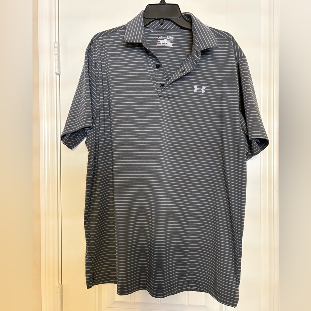 LIKE NEW Under Armour Men’s Short Sleeve Dark Gray Polo w/Light Gray Stripes  XL